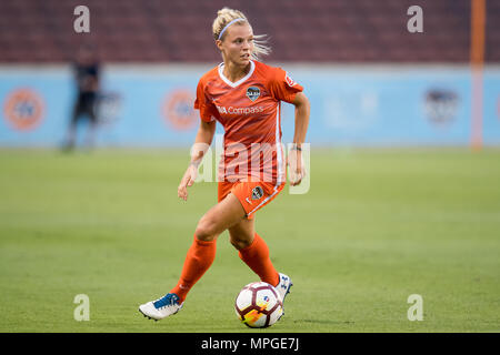 Houston, TX, USA. 23 mai, 2018. Houston Dash en avant Rachel Daly (3) contrôle la balle lors d'un match de football entre l'avancée NWSL Houston Dash et le règne de Seattle au stade BBVA Compass à Houston, TX. Le tableau de bord a gagné 2 à 1.Trask Smith/CSM/Alamy Live News Banque D'Images