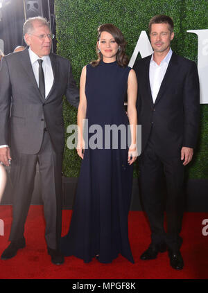 Marion Cotillard , Brad Pitt et Robert Zemeckis à l'événement ventilateur alliées à Westwood Village Theatre de Los Angeles. 9 novembre, 2016.Marion Cotillard , Brad Pitt et Robert Zemeckis événement dans la vie d'Hollywood, Californie - Red Carpet Event, USA, Cinéma, Célébrités, photographie, Bestof, Arts, Culture et divertissement, Célébrités, Mode Topix Meilleur de Hollywood, la vie, événement dans la vie d'Hollywood, Californie - Tapis rouge et en backstage, cinéma, télévision, Célébrités célébrités Musique, Arts, Culture et divertissement, vertical, une seule personne, la photographie, l'enquête , tsuni@Gamma-USA.com Cred Banque D'Images