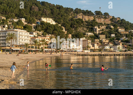 Strand Platja des Traves à Port de Soller, Majorque, Baléares, Espagne | plage Platja des Traves, Port de Soller, Majorque, Îles Baléares, Espagne, Banque D'Images