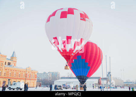 NIZHNY NOVGOROD, Russie - le 24 février 2018. Départ en masse sur le festival de ballons à air chaud Banque D'Images