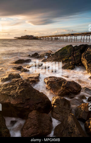 Les friches Birnbeck Pier dans le chenal de Bristol à Weston-super-Mare, North Somerset, Angleterre. Banque D'Images