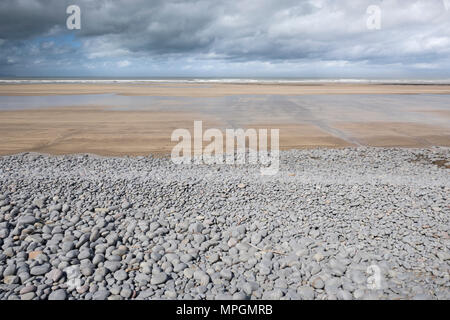 La plage de sable et de galets ridge Westward Ho ! Sur la côte nord du Devon, Angleterre. Banque D'Images