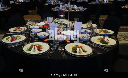 Merveilleusement conçu une salle de mariage et de table de salle à manger ou concept de gala Banque D'Images