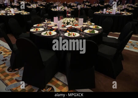 Merveilleusement conçu une salle de mariage et de table de salle à manger ou concept de gala Banque D'Images