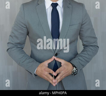 Torse Danonymous Businessman Standing With Hands In Abaissé
