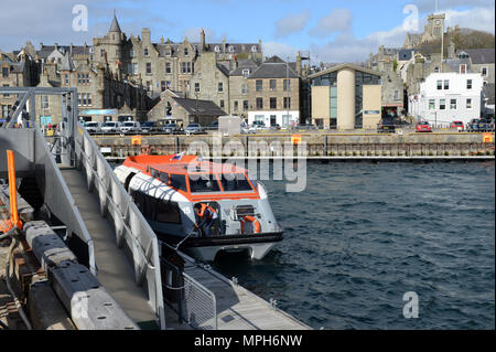 Les navires de croisière sont à quai et sur l'Ancre jetée Victoria avec Shetland transportant des passagers à bord d'offres Banque D'Images