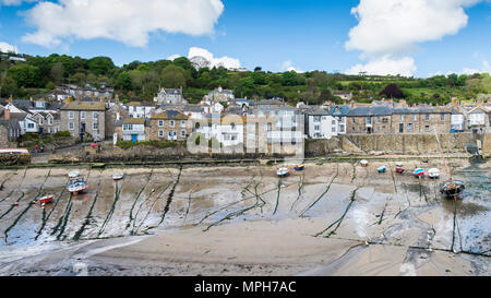 Une vue panoramique du Village De Mousehole à Cornwall. Banque D'Images