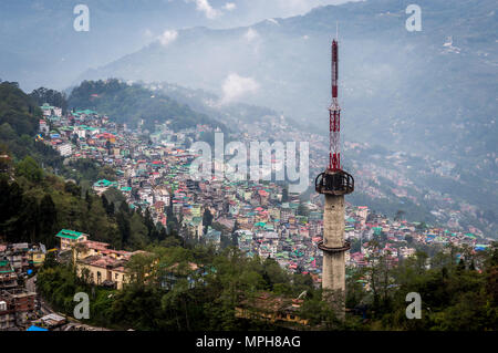Vue aérienne du centre-ville de Gangtok, Sikkim Ganesh Tok, Inde Banque D'Images