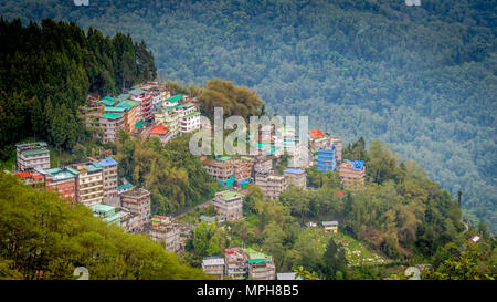 Vue à vol d'oiseau de Gangtok, la capitale du Sikkim, Inde Banque D'Images