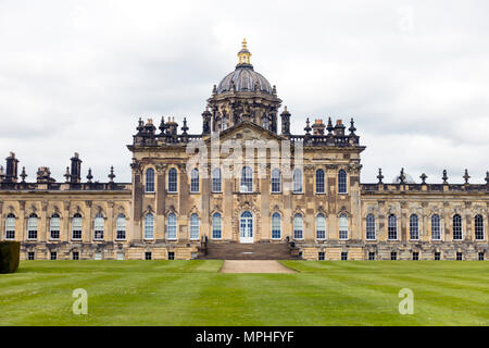 L'aspect de Castle Howard, maison seigneuriale de Simon Howard, le comte de Carlisle près de Malton, North Yorkshire, UK Banque D'Images