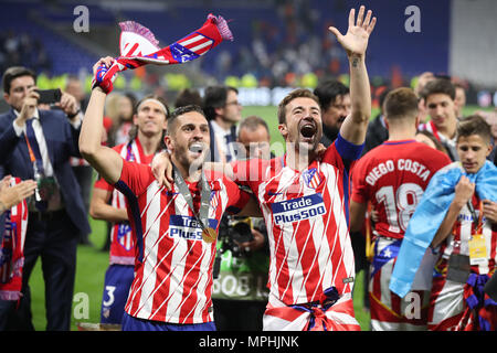 Les joueurs de l'Atlético Madrid célébrer avec le trophée après avoir remporté la finale de l'UEFA Europa League au Parc Olympique Lyonnais, Lyon. Banque D'Images