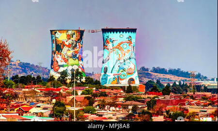 Ancienne centrale, tour de refroidissement, tour est maintenant de base jumping - 25 août 2013, à Johannesburg. L'Afrique du Sud Banque D'Images