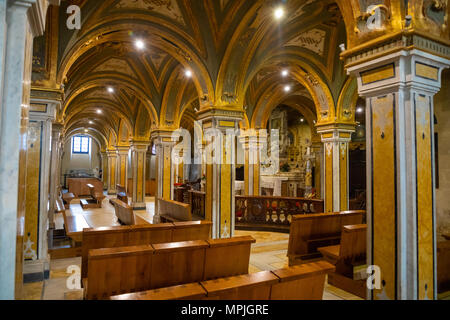 Bari, Italie - 5.05.2018 : Intérieur de la Basilique de Saint Nicolas de Bari, Italie Banque D'Images