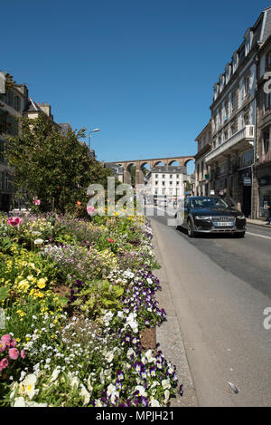 Avec le viaduc de Morlaix montrant, Finistère, Bretagne, France. Banque D'Images