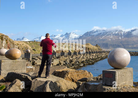 Gledivik Djupivogar, oeufs, de l'Islande. Djúpavogshreppur couvre la partie la plus méridionale de l'Islande, Fjords de l'est une ville côtière avec à peine 400 habitants, est situé sur Búlandsnes. Elle entoure une petite baie du même nom, et s'étale au-dessous et le long du rivage. Banque D'Images