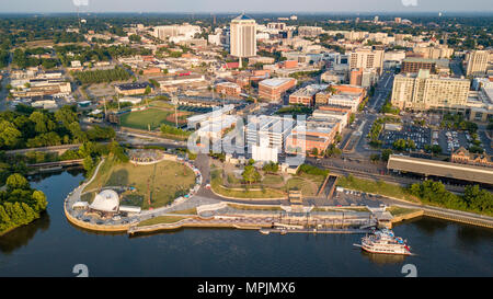 Rivière et vue sur la ville, Montgomery, Alabama, États-Unis Banque D'Images