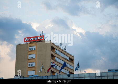 VUKOVAR, Croatie - 12 MAI 2018 : Vecernji List Logo sur leur bureau local à Vukovar. Vecernji list, anciennement Vecernji Vjesnik, est le principal conservati Banque D'Images