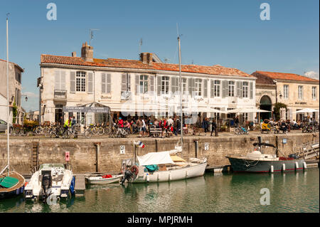 Le port de Saint-Martin-de Ré est pleine de vie, France Banque D'Images