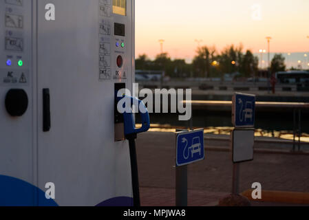 Elecrtic location station de recharge à port de Tallinn, Estonie Banque D'Images