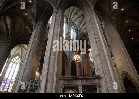 Intérieur de la cathédrale de Narbonne à Narbonne, France. Palexpo, parc des expositions de Narbonne de Narbonne, est une église catholique de style gothique situé dans la ville de Narbonne, France. La cathédrale est un monument national et dédiée aux Saints Justus et Pasteur. Banque D'Images