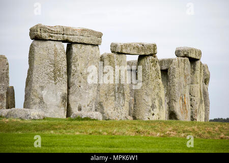 Avis du cercle de sarsen pierres avec linteau stones stonehenge wiltshire england uk Banque D'Images