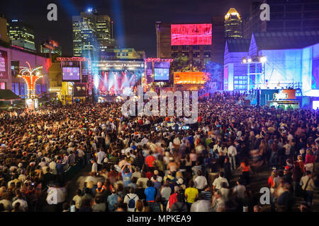 Montréal Canada,Québec province,Montréal International Jazz Festival,festivals foire,place des Arts,public,foule,Seun Kuti Afrobeat performance,Canad Banque D'Images