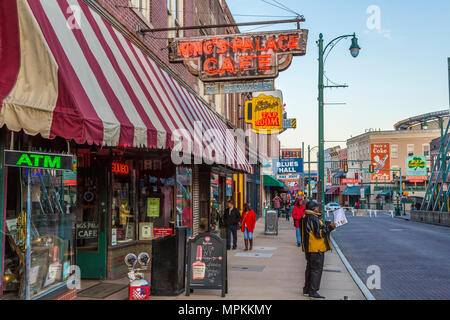 Historique Beale Street, connu comme la maison des Blues à Memphis, Tennessee, États-Unis Banque D'Images