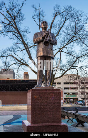 Statue de Willian Christopher Hand, Père des Blues, sur la rue historique Beale Street, connue comme la maison des Blues à Memphis, Tennessee, États-Unis Banque D'Images
