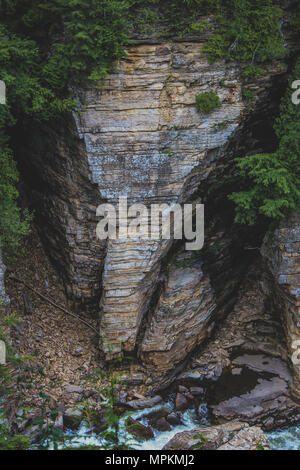 Formation rocheuse de grès en forme d'une tête d'éléphant vu à Ausable Chasm attraction touristique près de Keeseville, New York, United States Banque D'Images