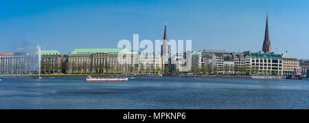 Belle vue panoramique sur le lac Alster avec fontaine Banque D'Images