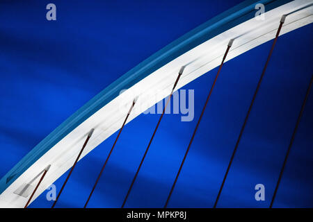 Détail de la Barqueta Bridge, Séville, Espagne. Pont en arc attaché conçu par les ingénieurs Juan Jose Arenas et Marcos Pantaleón, 1989-1992. Banque D'Images