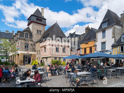 Cafe en place Terre au Duc dans la vieille ville, Quimper, Finistère, Bretagne, France Banque D'Images