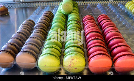 Lignes de macarons colorés Banque D'Images