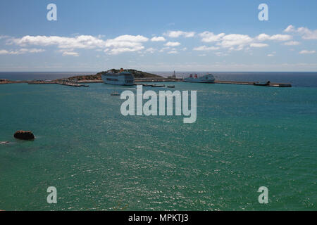 Plan d'eau de port et le terminal de croisière. Ibiza, Espagne Banque D'Images