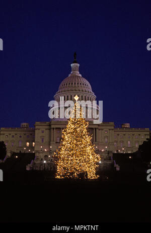 Washington DC, USA, décembre 1993 l'arbre de Noël américains des capitaux mis en place sur la façade ouest de la capitale Banque D'Images