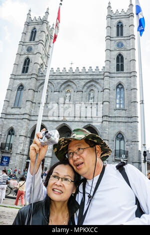 Montréal Canada,province de Québec,Basilique notre Dame,cathédrale,église,couple asiatique,adultes homme hommes,femme femme femme dame,appareil photo,numérique,vi Banque D'Images