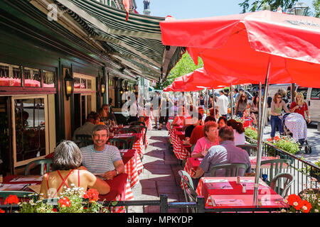 Québec Canada,haute-ville,rue Sainte Anne,le Relais de la place d'armes,restaurant restaurants repas cafés, parasols, terrasses Banque D'Images