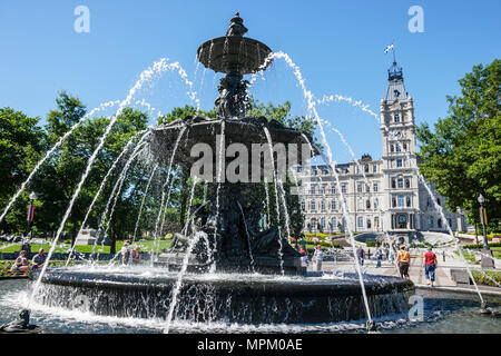 Québec Canada,Avenue Honoré Mercier,fontaine publique,édifice du Parlement,Hôtel de Parlement,eau,Canada070712029 Banque D'Images