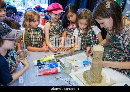 Québec Canada,Musée national des Beaux-Arts,musée,classe d'art,femme femme,enseignant,enseignants,élèves-élèves-élèves-peinture-machine,Canada070712044 Banque D'Images