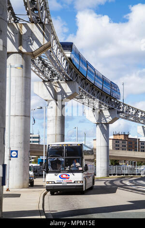 Toronto Canada,aéroport international Lester B. Pearson,YYZ,autobus public,autocar,transport en commun,transport terrestre,train de liaison,déplacement automatisé de personnes,APM,e Banque D'Images