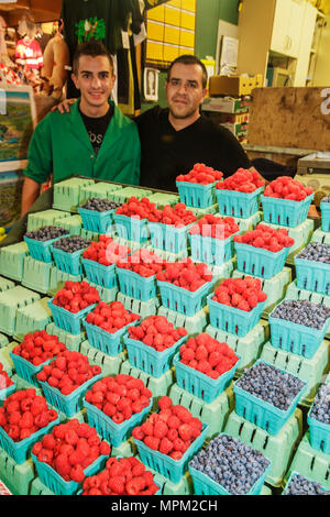 Toronto Canada, St.Lawrence marché, shopping shoppers magasins achats vendre, magasin magasins entreprises, marché des agriculteurs, stand stands stand vend Banque D'Images