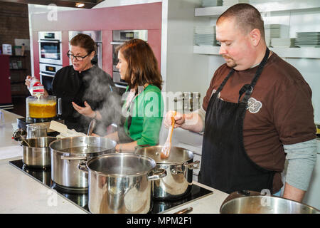 Toronto Canada, St. Lawrence Market, shopping shopper shoppers magasins marchés marché achat vente, magasin de détail magasins entreprises commerciales, Mie Banque D'Images