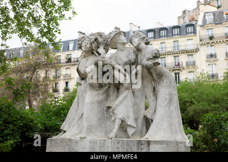 Saint Catherine sculpture artiste sculpteur Julien Lorieux dans le square Montholon, Paris France Banque D'Images