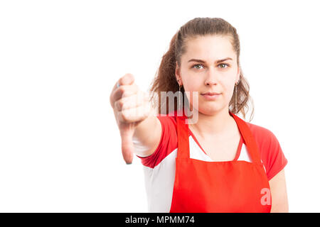 Jeune femme travailleur supermarché montrant vers le bas. C'est malheureux comme employé de magasin concept isolé sur fond blanc Banque D'Images