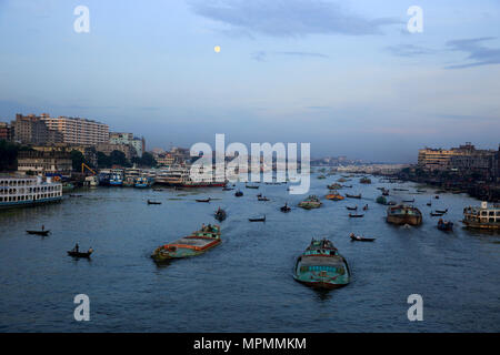 Vue de la rivière Buriganga et de la zone adjacente. Dhaka, Bangladesh. Banque D'Images