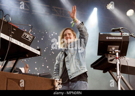 Shura live at Liverpool Sound City music festival. Alexandra Lilah Denton sur scène, Shura live, Aleksandra Lilah Yakunina-Denton en concert. Banque D'Images