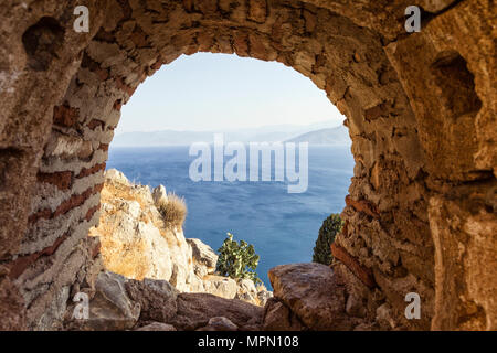 La Grèce, le Péloponnèse, l'Argolide, Nauplie, voir à travers la vitre de la forteresse de Palamidi à Golfe Banque D'Images