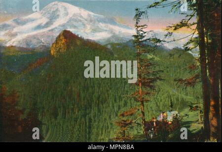 'La route à Rickseeker Point, le mont Rainier dans la Distance, Washington', c1916. Artiste : Asçaël Curtis. Banque D'Images