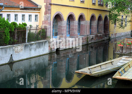 Canal avec bateaux, Colmar, France Banque D'Images