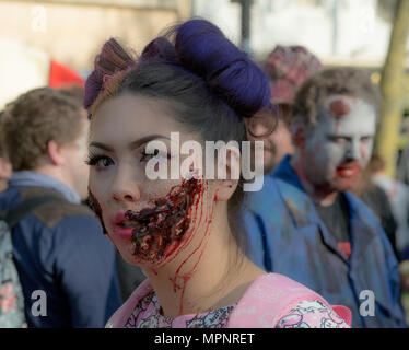 Zombie Walk de Bristol, et l'événement annuel autour de Hallwoween, où tout le monde s'habille Banque D'Images